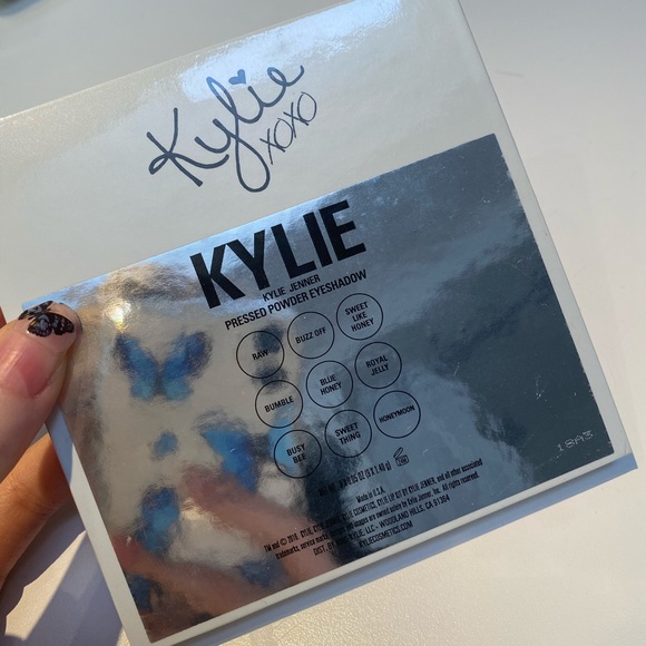 Kylie Cosmetics Blue Honey Eyeshadow Palette - Picture 4 of 6